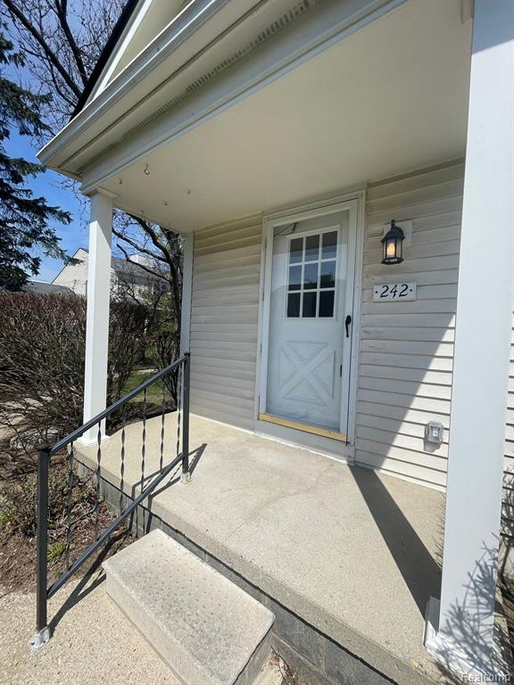242 NEPTUNE Drive, Walled Lake, MI 48390 — Photo 2
