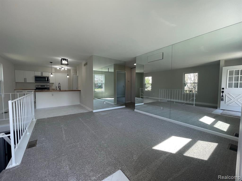 242 NEPTUNE Drive, Walled Lake, MI 48390 — Photo 3
