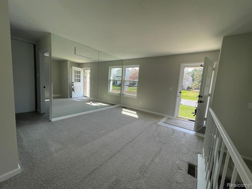 242 NEPTUNE Drive, Walled Lake, MI 48390 — Photo 4