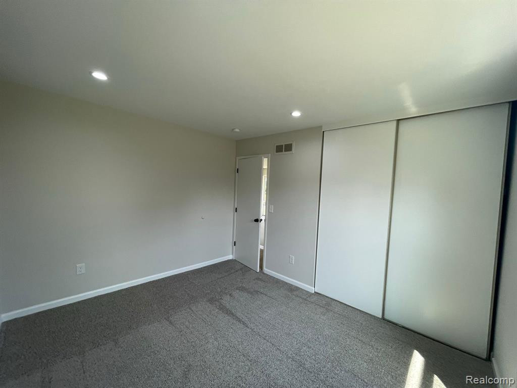 242 NEPTUNE Drive, Walled Lake, MI 48390 — Photo 10