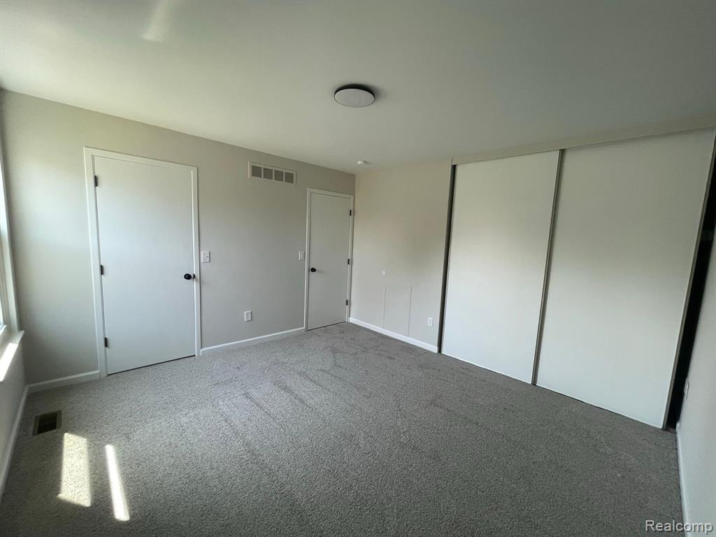 242 NEPTUNE Drive, Walled Lake, MI 48390 — Photo 16