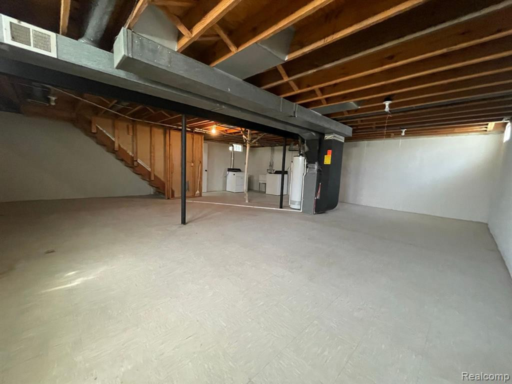 242 NEPTUNE Drive, Walled Lake, MI 48390 — Photo 17