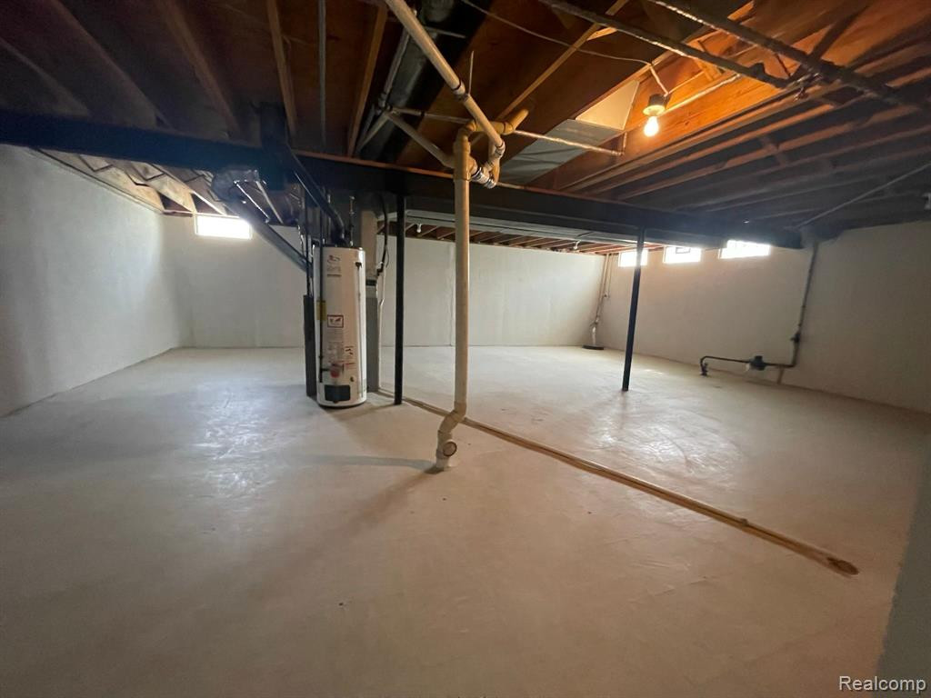 242 NEPTUNE Drive, Walled Lake, MI 48390 — Photo 18