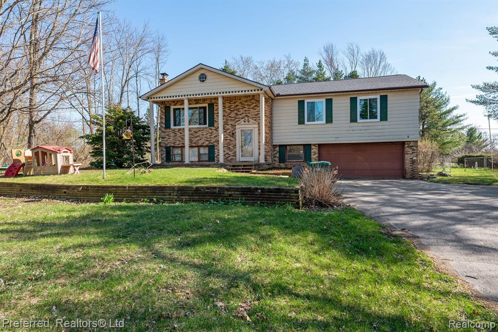 9380 Bennett Lake Rd., Fenton, MI 48430 — front exterior