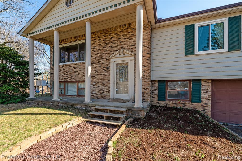 9380 Bennett Lake Rd., Fenton, MI 48430 — Photo 2