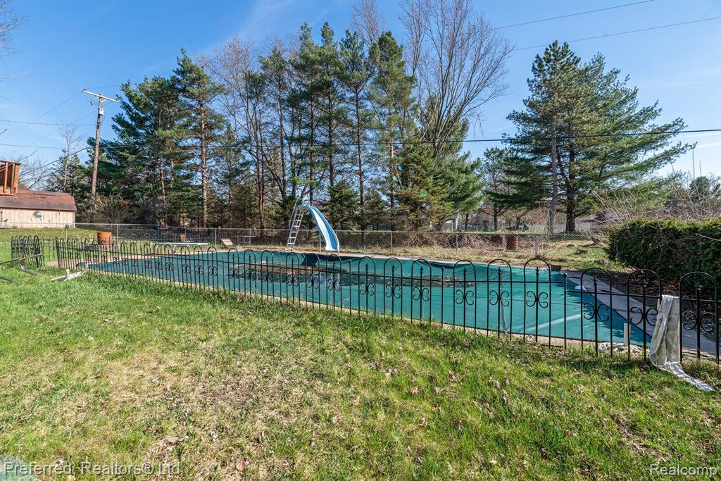 9380 Bennett Lake Rd., Fenton, MI 48430 — Photo 16