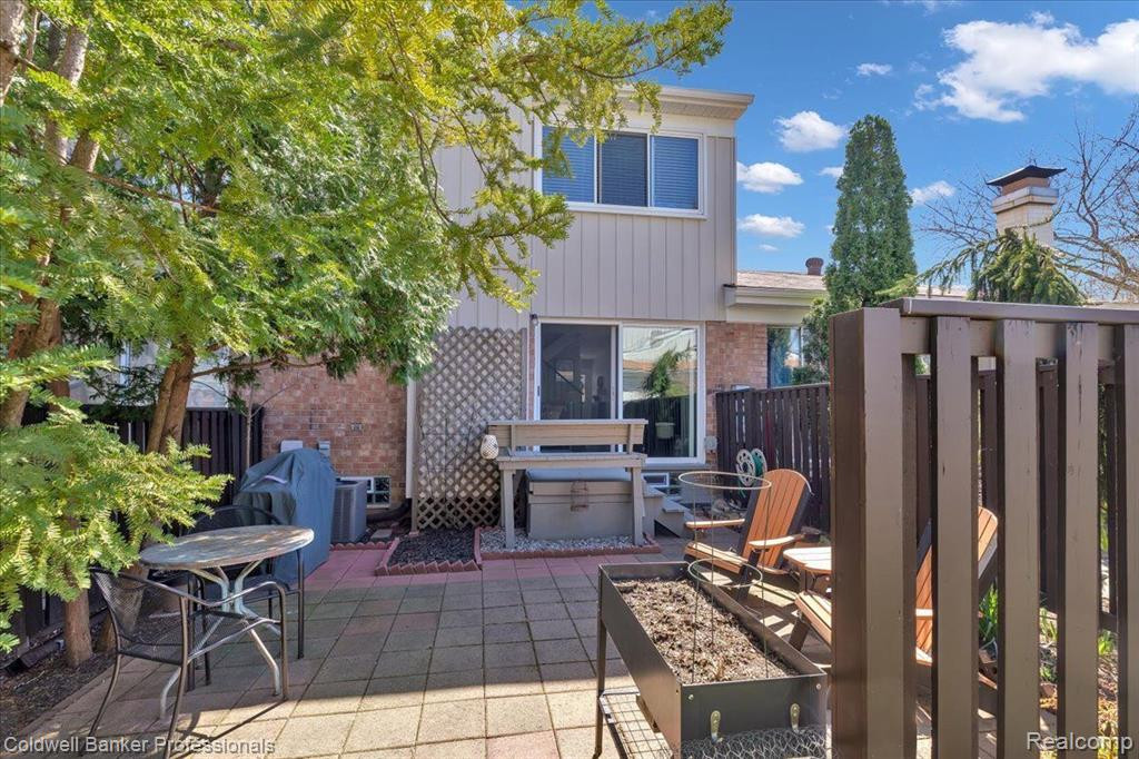 1902 WICKHAM Street, Royal Oak, MI 48073 — Photo 4