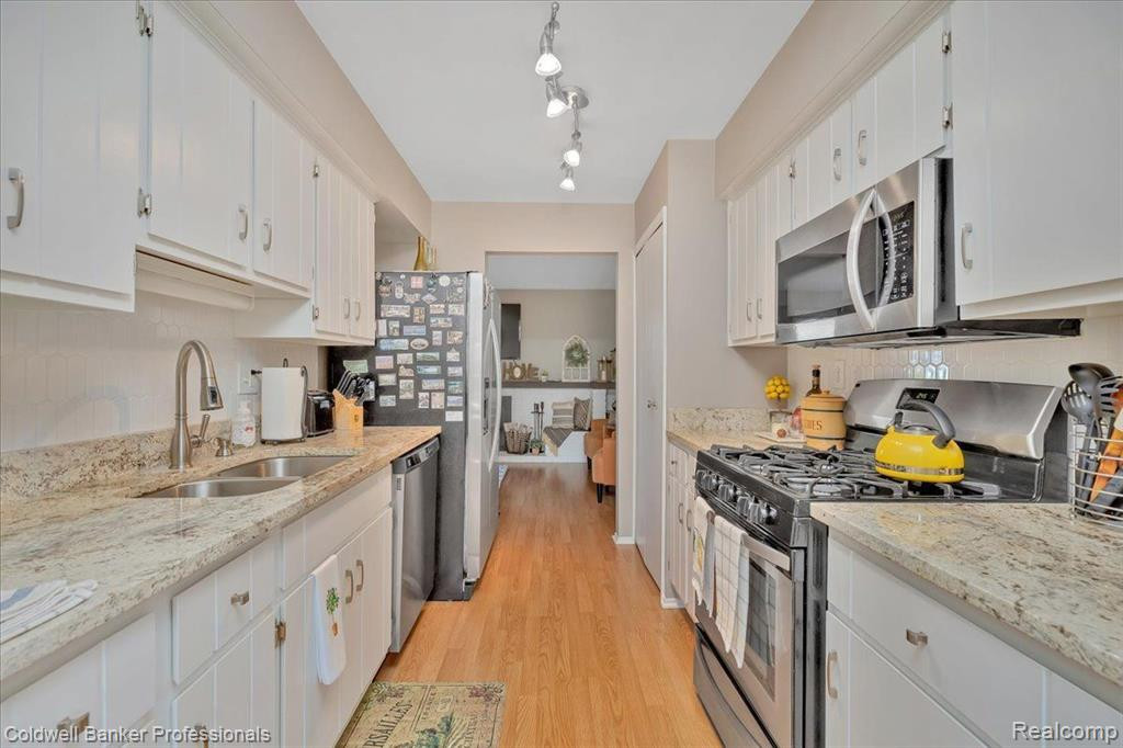 1902 WICKHAM Street, Royal Oak, MI 48073 — Photo 9