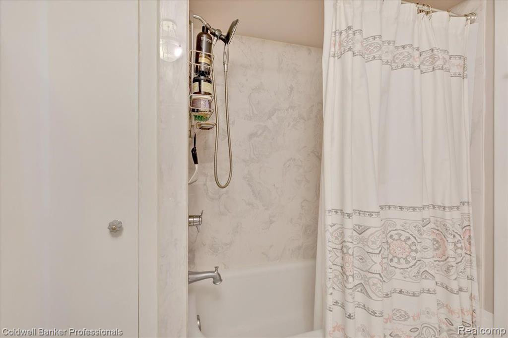 1902 WICKHAM Street, Royal Oak, MI 48073 — Photo 19