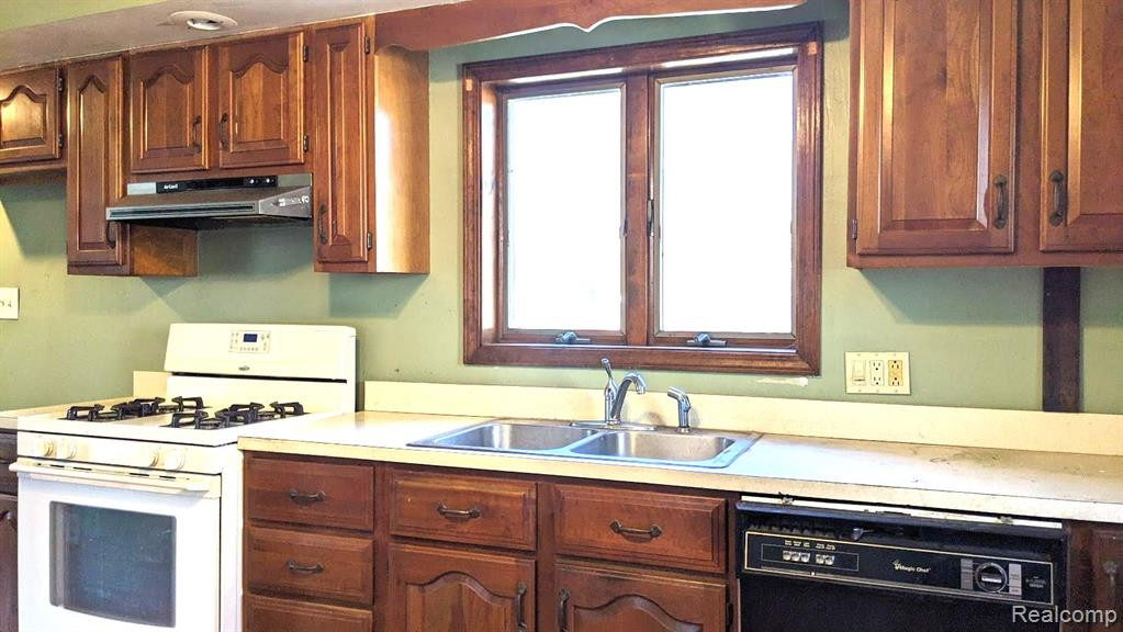 402 N BECK Street, Sebewaing, MI 48759 — Photo 6