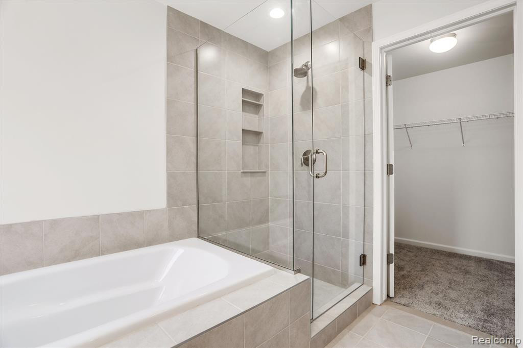 214 SINGH Boulevard, South Lyon, MI 48178 — Photo 37