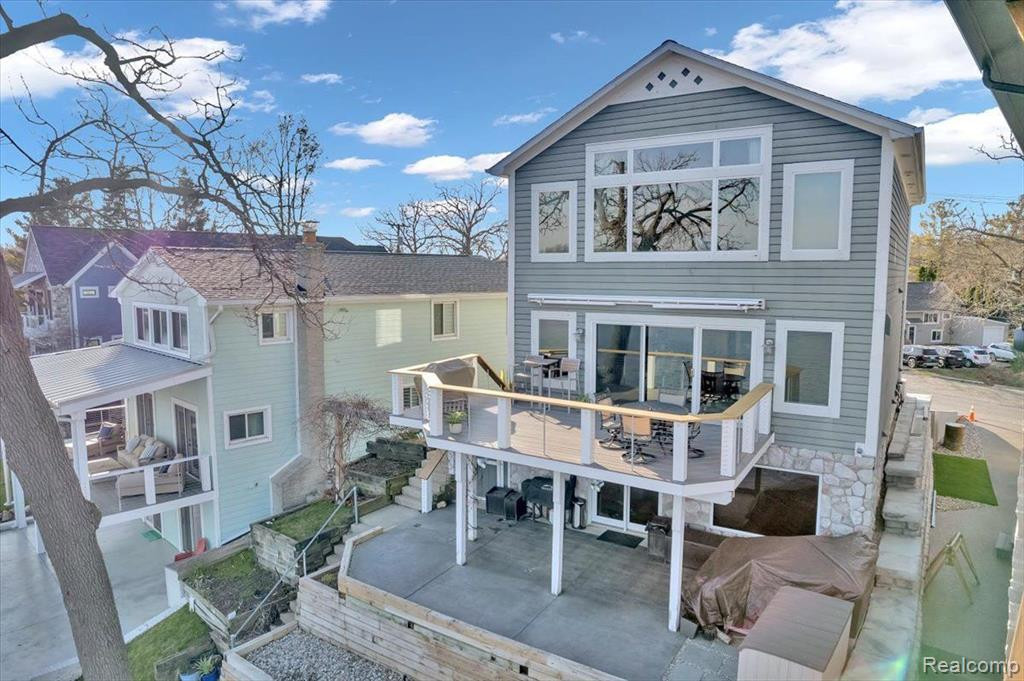 565 CENTRAL Drive, Lake Orion, MI 48362 — front exterior
