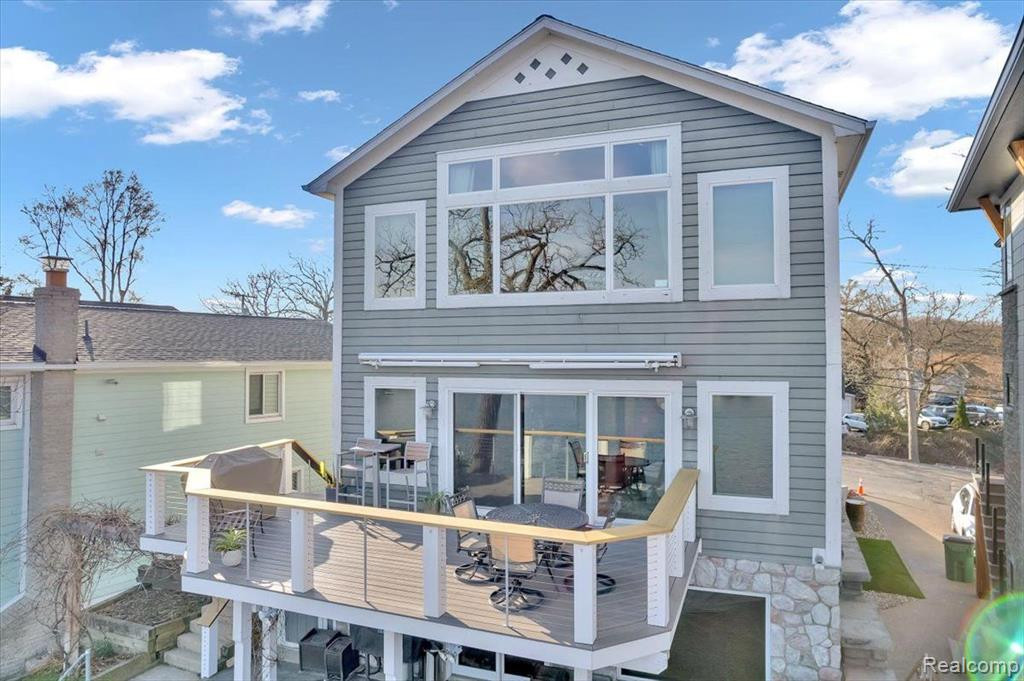 565 CENTRAL Drive, Lake Orion, MI 48362 — Photo 2