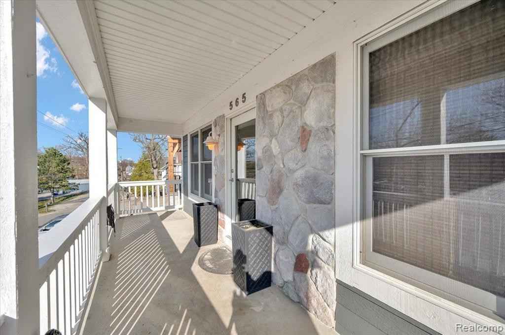 565 CENTRAL Drive, Lake Orion, MI 48362 — Photo 8