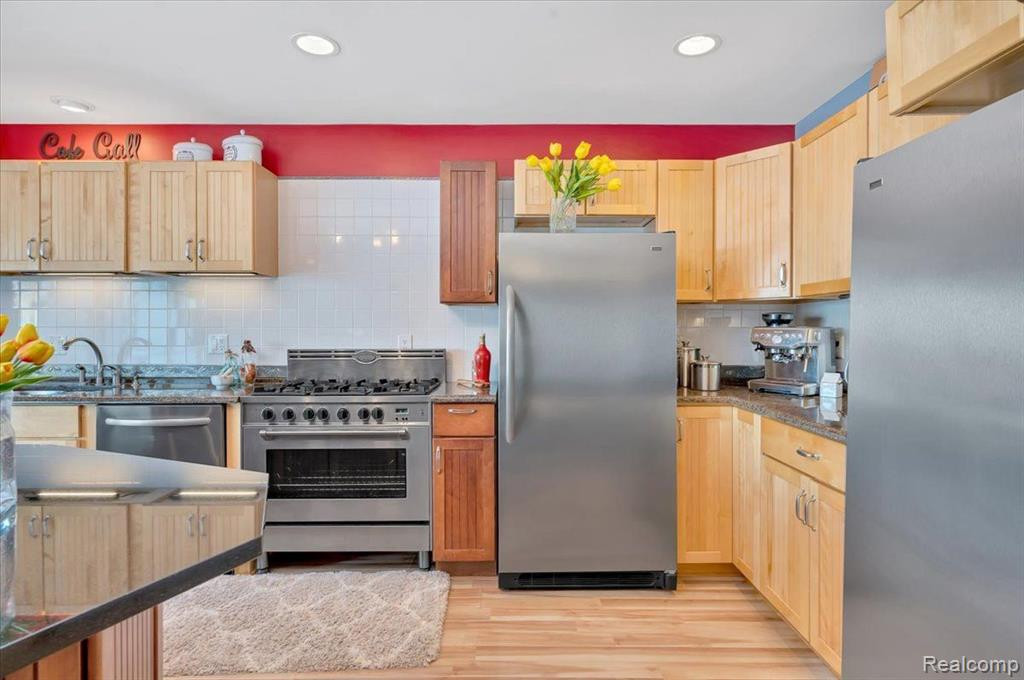 565 CENTRAL Drive, Lake Orion, MI 48362 — Photo 11
