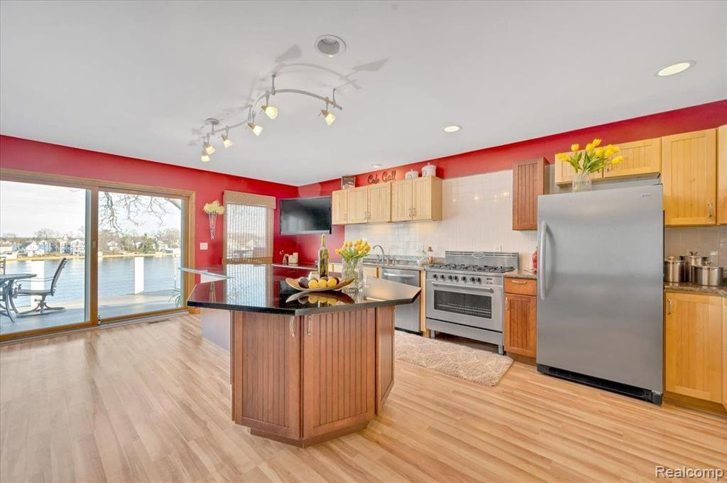 565 CENTRAL Drive, Lake Orion, MI 48362 — Photo 17
