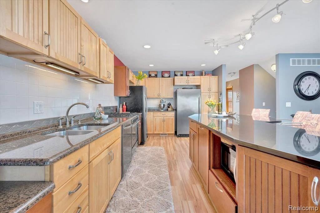 565 CENTRAL Drive, Lake Orion, MI 48362 — Photo 19