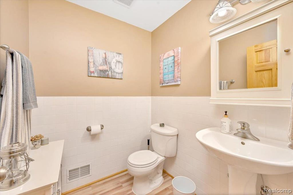 565 CENTRAL Drive, Lake Orion, MI 48362 — Photo 21