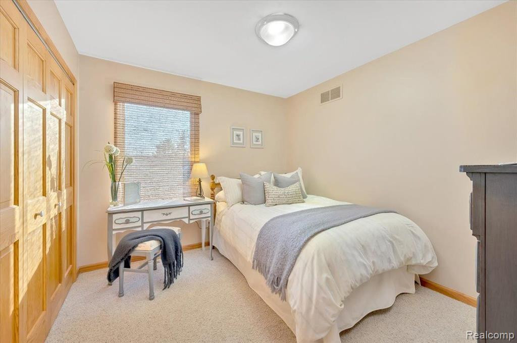565 CENTRAL Drive, Lake Orion, MI 48362 — Photo 26