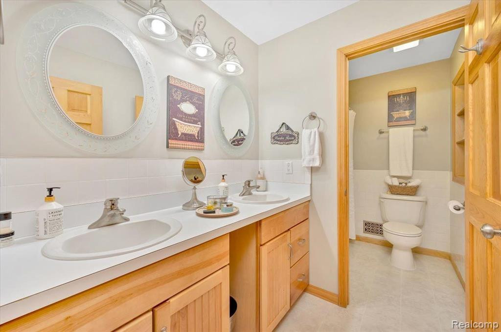 565 CENTRAL Drive, Lake Orion, MI 48362 — Photo 28