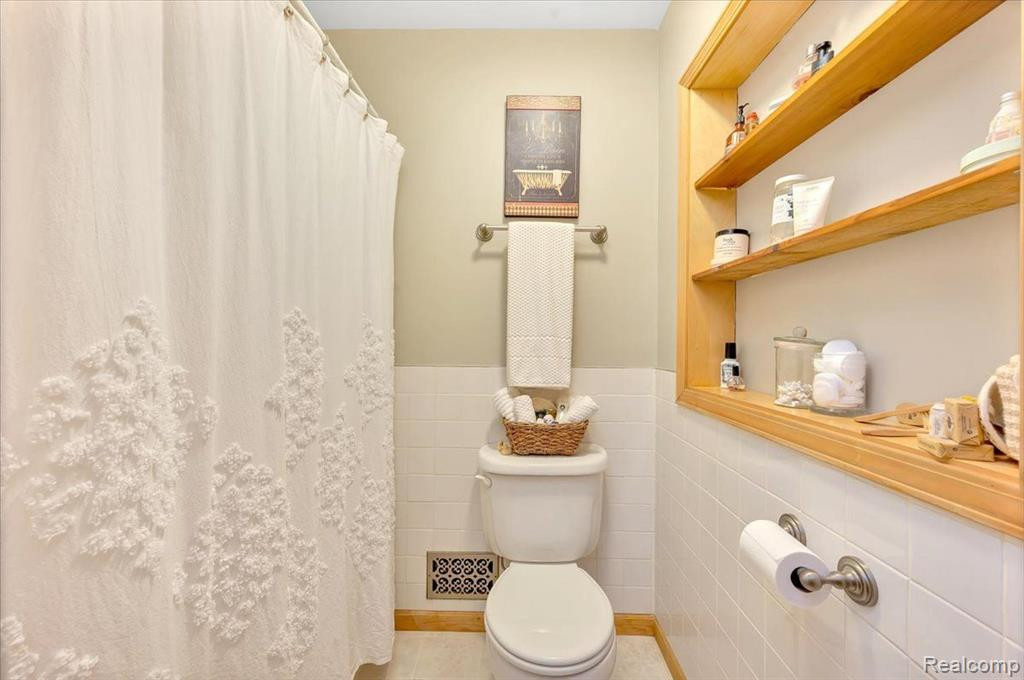 565 CENTRAL Drive, Lake Orion, MI 48362 — Photo 29