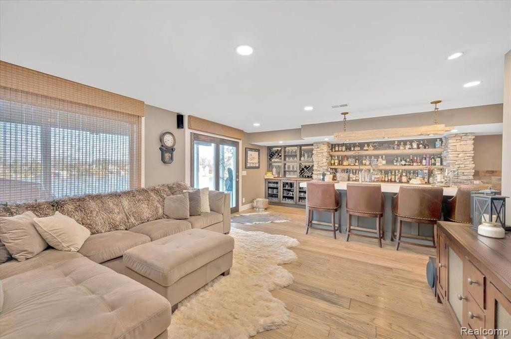 565 CENTRAL Drive, Lake Orion, MI 48362 — Photo 45