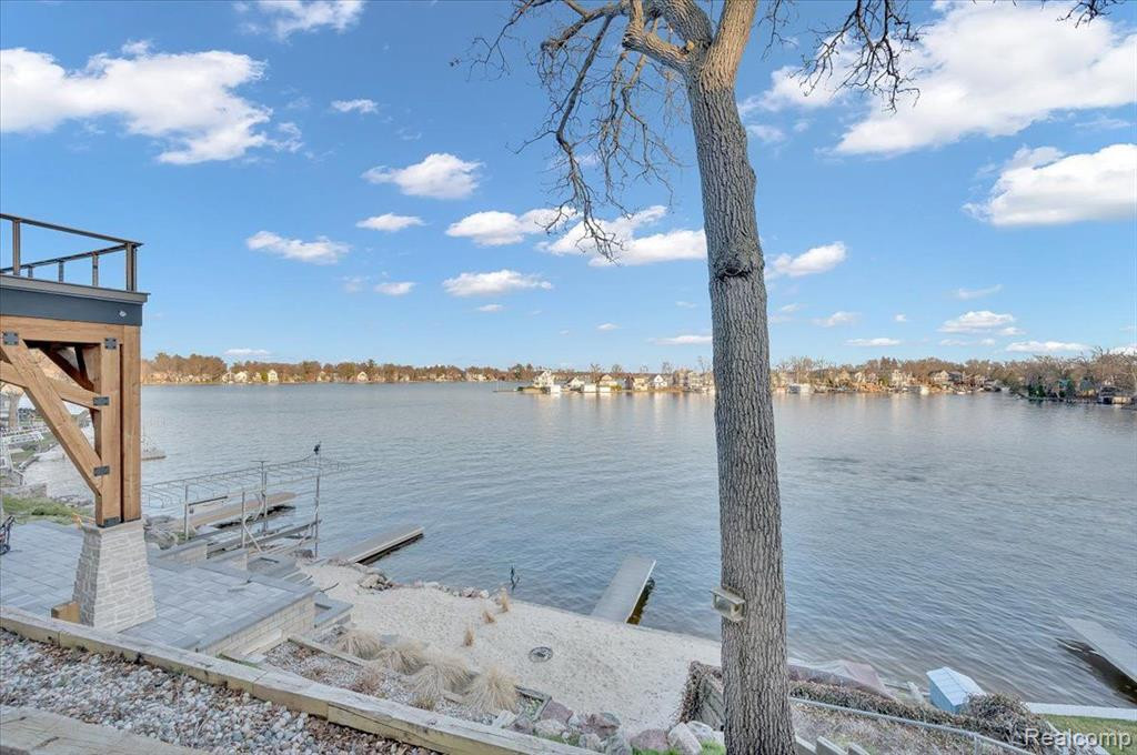 565 CENTRAL Drive, Lake Orion, MI 48362 — Photo 46