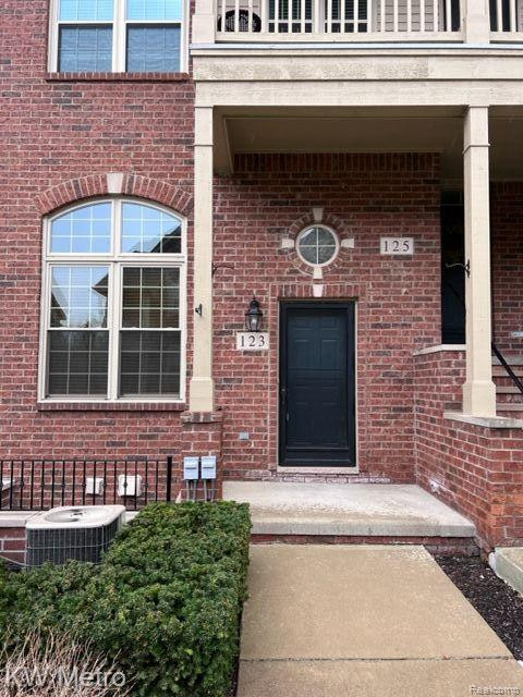 123 E BAY Drive, Walled Lake, MI 48390 — front exterior