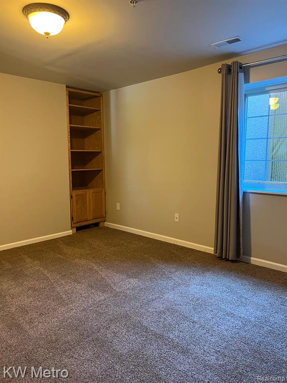 123 E BAY Drive, Walled Lake, MI 48390 — Photo 12