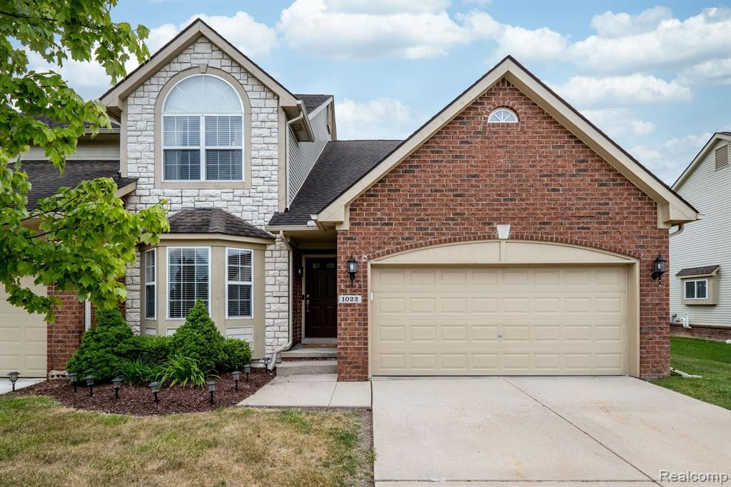 1022 PADDOCK Drive, 4, South Lyon, MI 48178 — front exterior