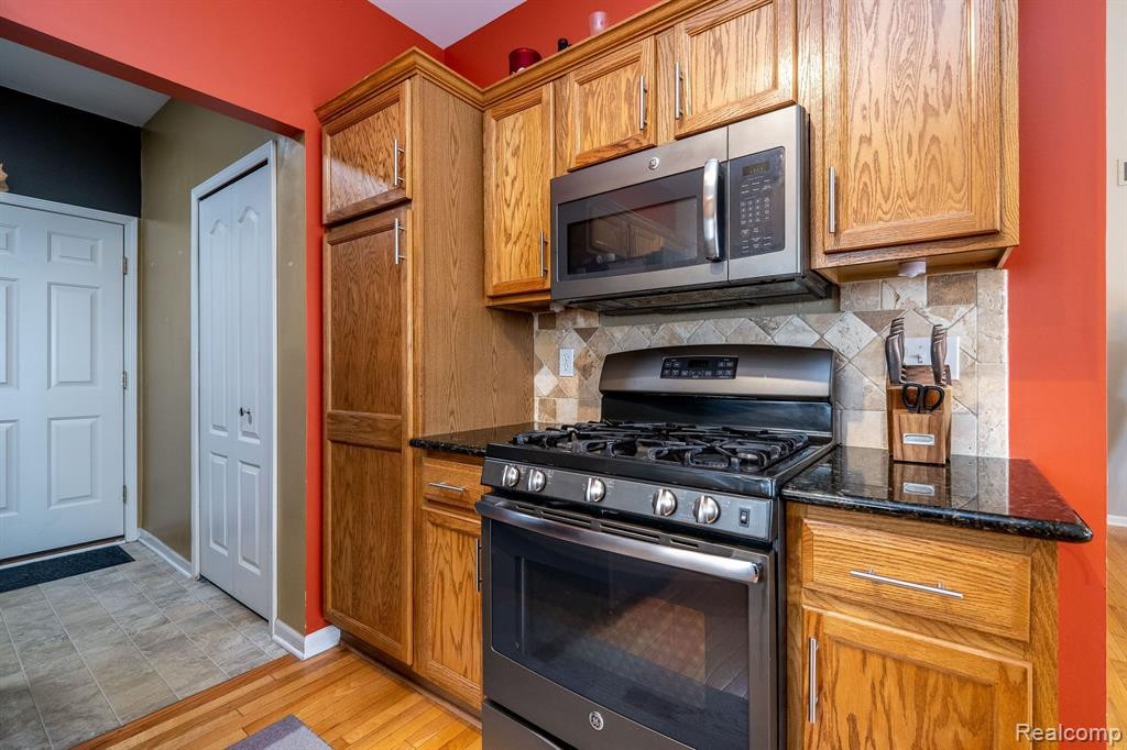 1022 PADDOCK Drive, 4, South Lyon, MI 48178 — Photo 18