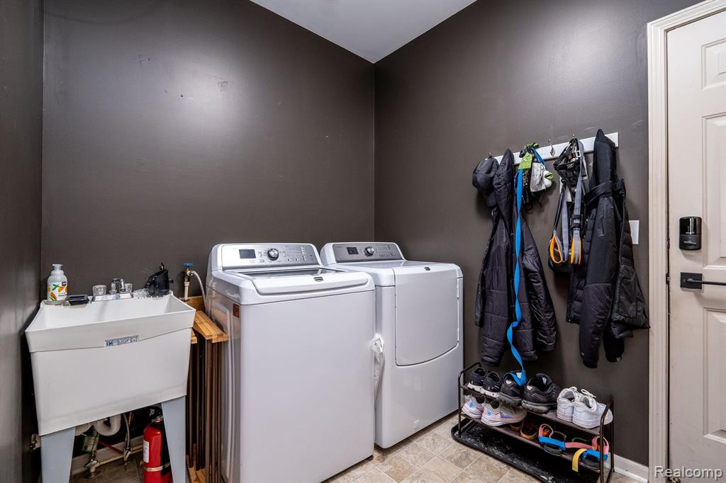 1022 PADDOCK Drive, 4, South Lyon, MI 48178 — Photo 19