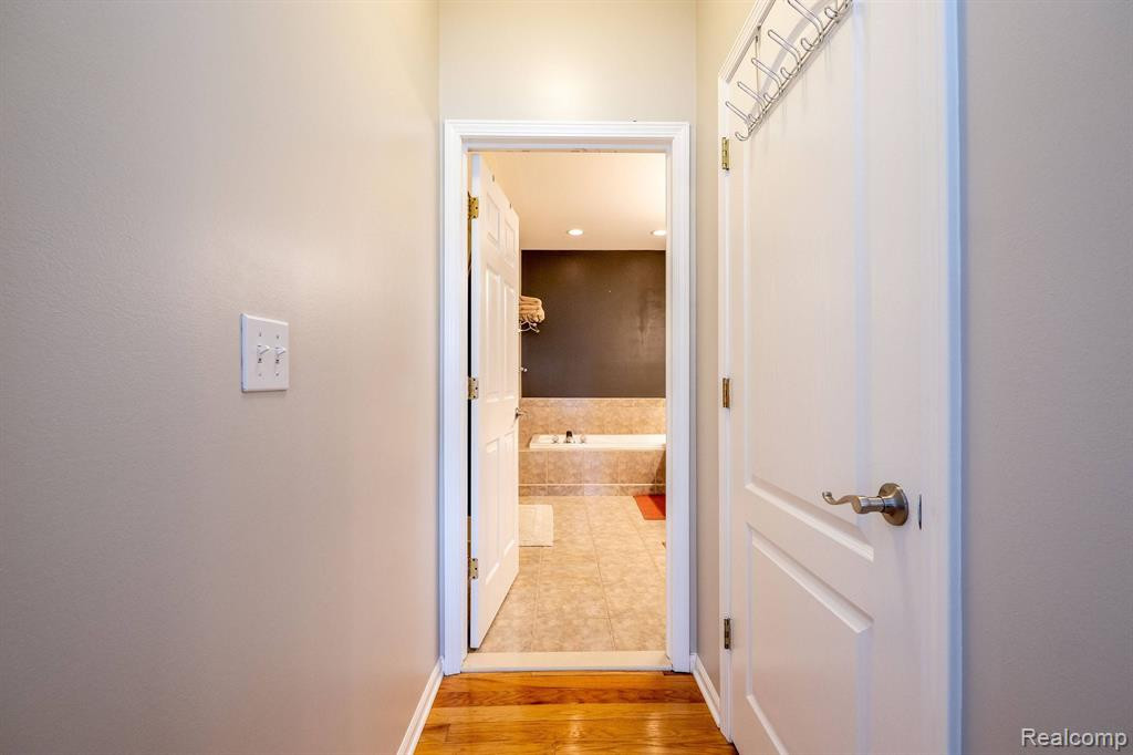 1022 PADDOCK Drive, 4, South Lyon, MI 48178 — Photo 23