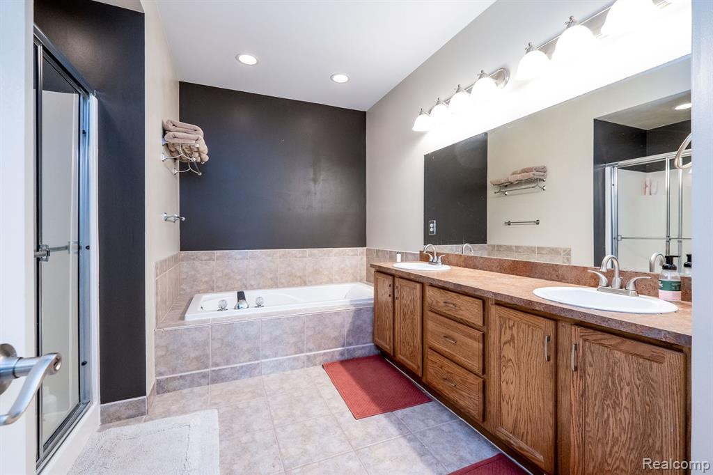 1022 PADDOCK Drive, 4, South Lyon, MI 48178 — Photo 24