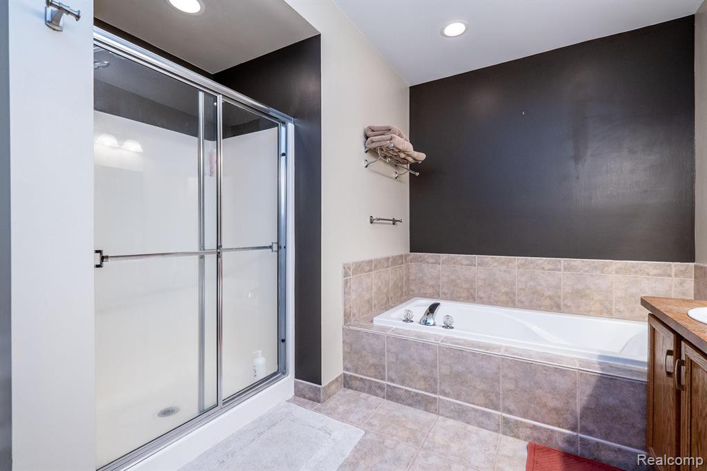 1022 PADDOCK Drive, 4, South Lyon, MI 48178 — Photo 25
