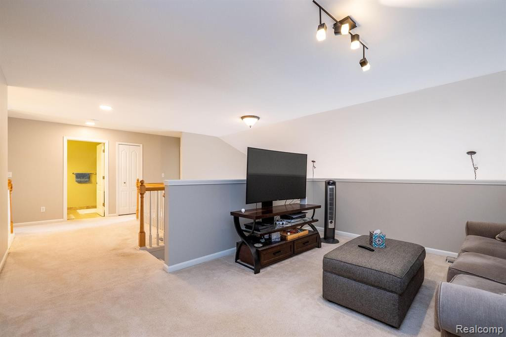 1022 PADDOCK Drive, 4, South Lyon, MI 48178 — Photo 27