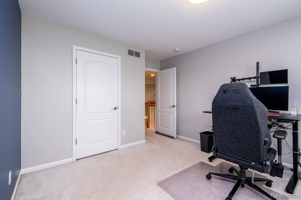 1022 PADDOCK Drive, 4, South Lyon, MI 48178 — Photo 31