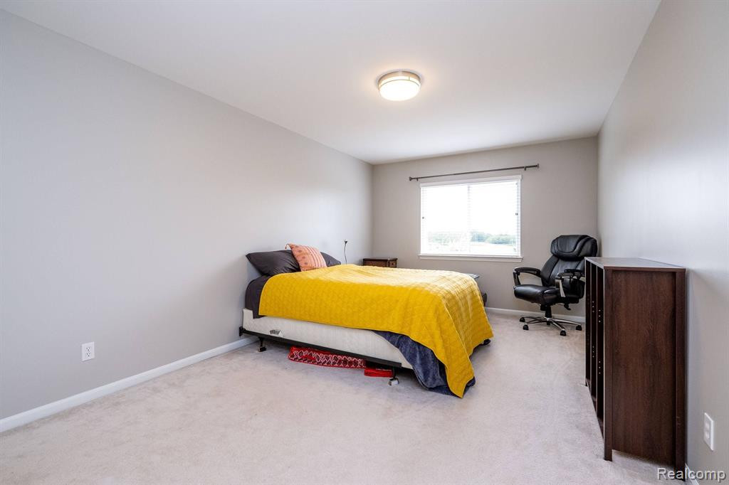 1022 PADDOCK Drive, 4, South Lyon, MI 48178 — Photo 32
