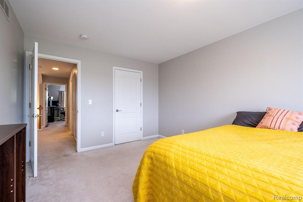 1022 PADDOCK Drive, 4, South Lyon, MI 48178 — Photo 33
