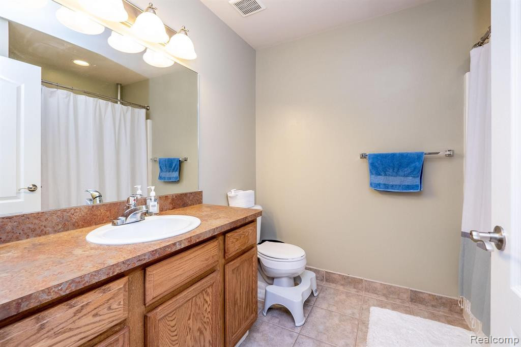 1022 PADDOCK Drive, 4, South Lyon, MI 48178 — Photo 34