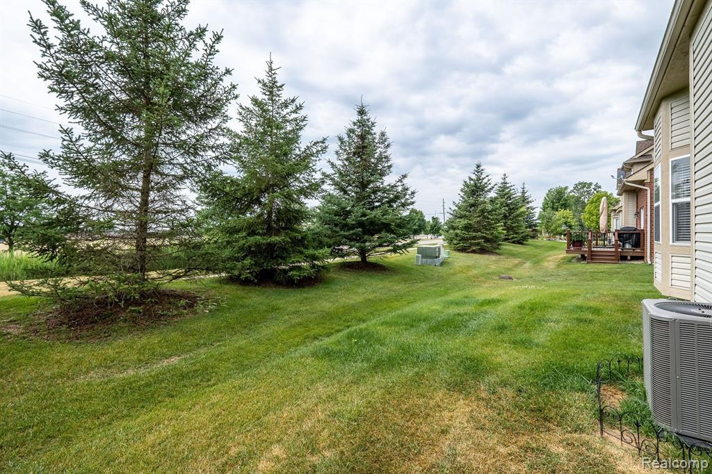1022 PADDOCK Drive, 4, South Lyon, MI 48178 — Photo 39
