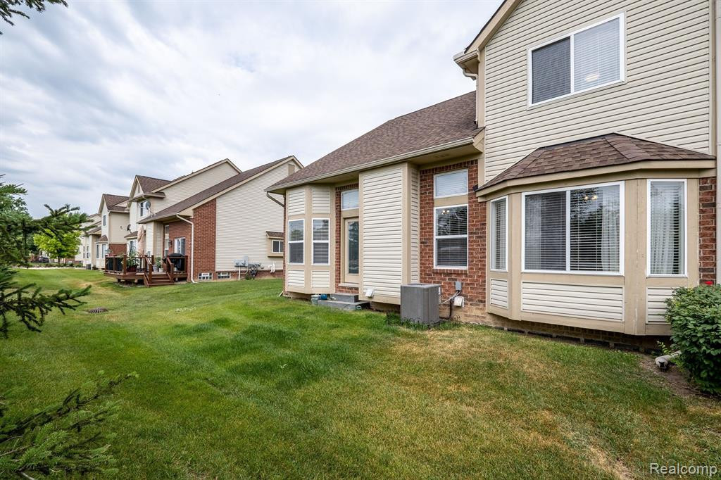 1022 PADDOCK Drive, 4, South Lyon, MI 48178 — Photo 40