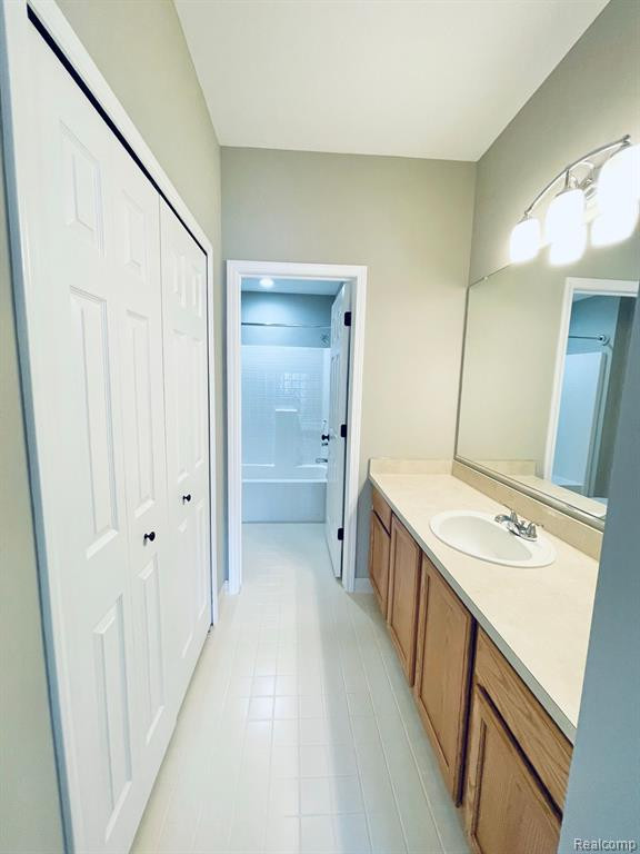 15106 ADDINGTON Drive, Commerce Twp, MI 48390 — Photo 12