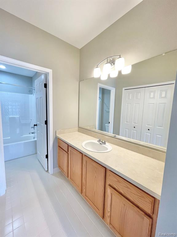15106 ADDINGTON Drive, Commerce Twp, MI 48390 — Photo 13