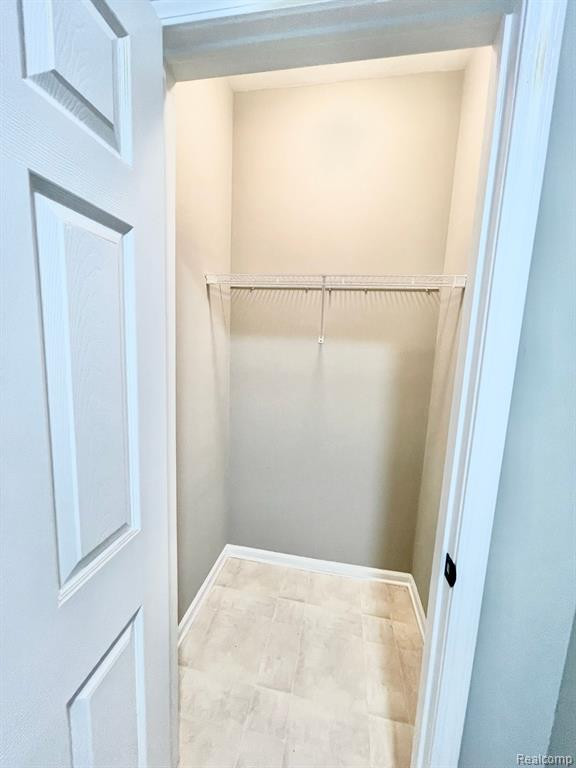 15106 ADDINGTON Drive, Commerce Twp, MI 48390 — Photo 16