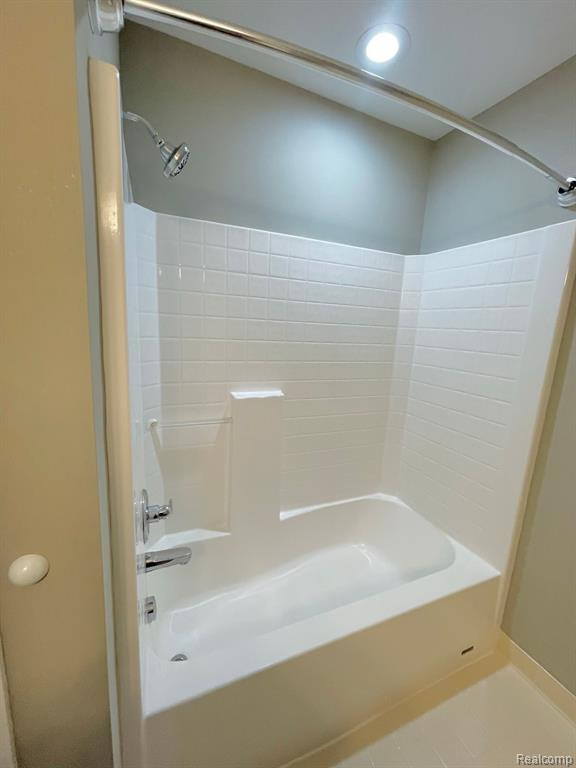 15106 ADDINGTON Drive, Commerce Twp, MI 48390 — Photo 21