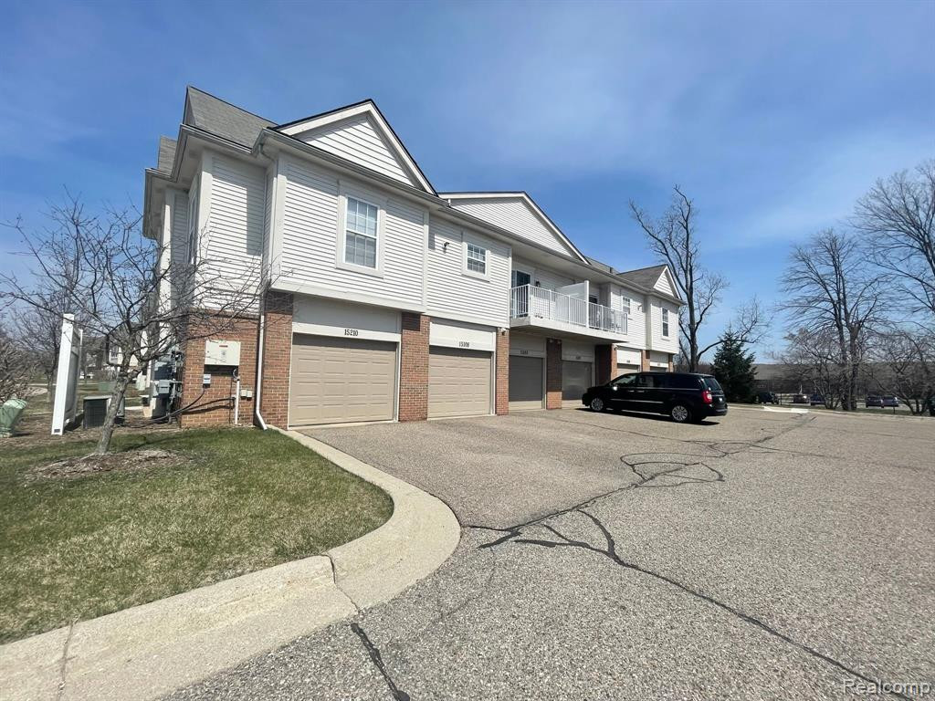 15106 ADDINGTON Drive, Commerce Twp, MI 48390 — Photo 25