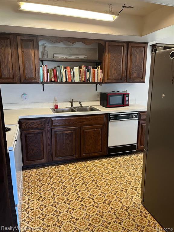 6252 LYONS Road, Imlay City, MI 48444 — Photo 9