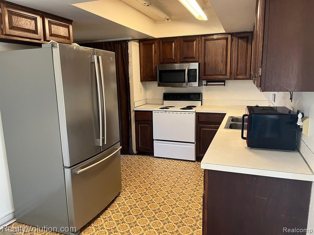 6252 LYONS Road, Imlay City, MI 48444 — Photo 10
