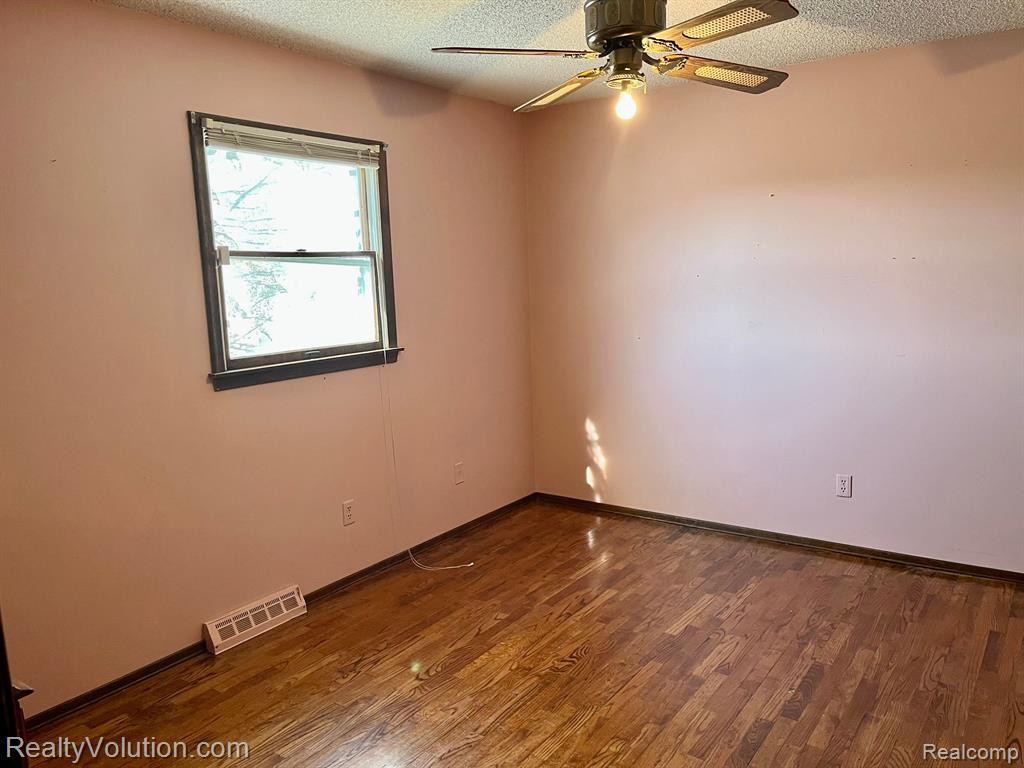 6252 LYONS Road, Imlay City, MI 48444 — Photo 19
